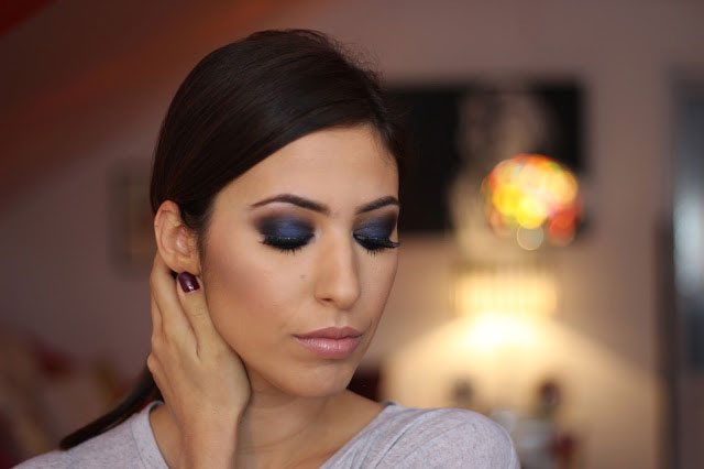 blue smokey eye