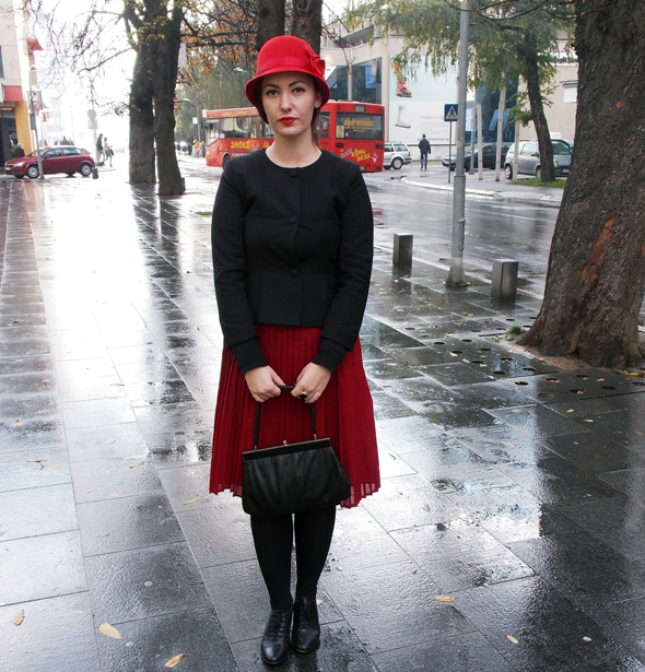 Crveni vintage šeširić