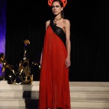 Bata Spasojević: Svečana crvena haljina