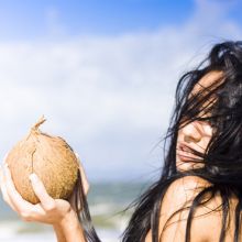 Nega suve i oštećene kose kokosovim uljem