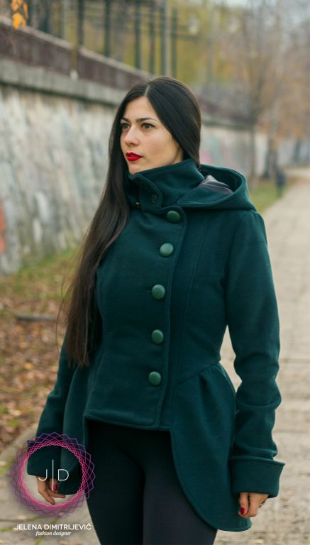 Dizajner Jelena Dimitrijević: Ženski kaput sa kapuljačom