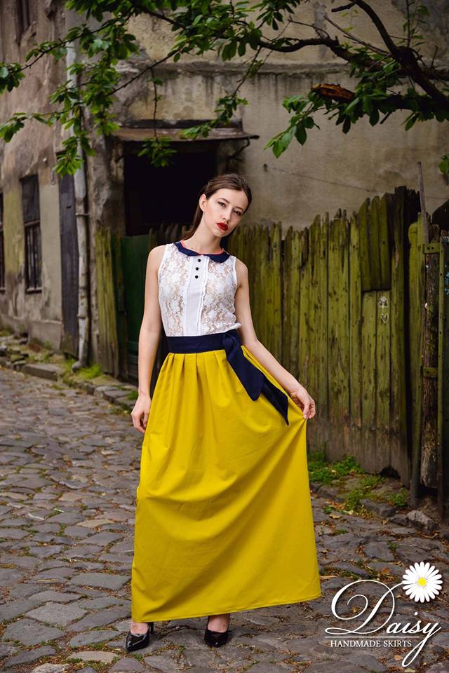 Daisy suknje: Maksi suknja senf žute boje sa teget pojasom