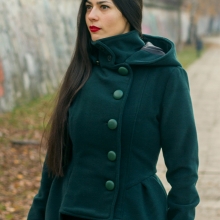 Dizajner Jelena Dimitrijević: Ženski kaput sa kapuljačom