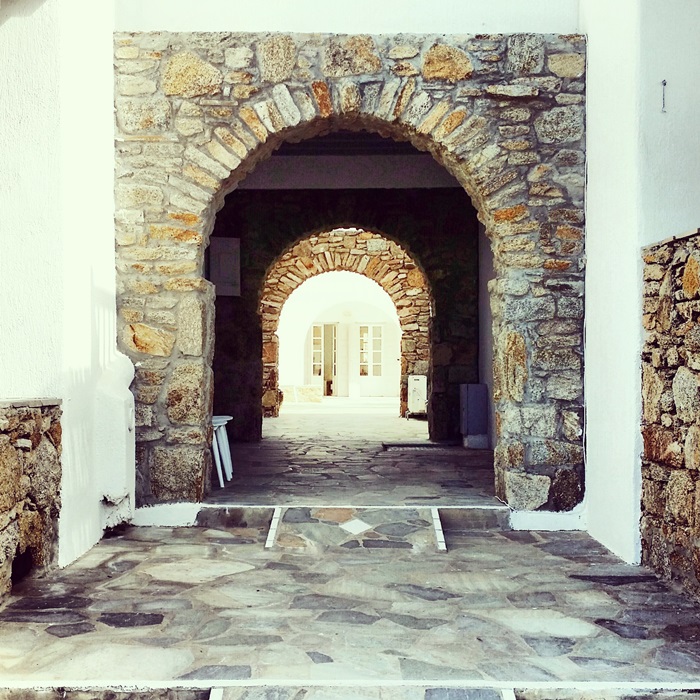 14065247056945_vanja__fashion_and_style_blog__san_giorgio_hotel_mykonos_exterior.jpg