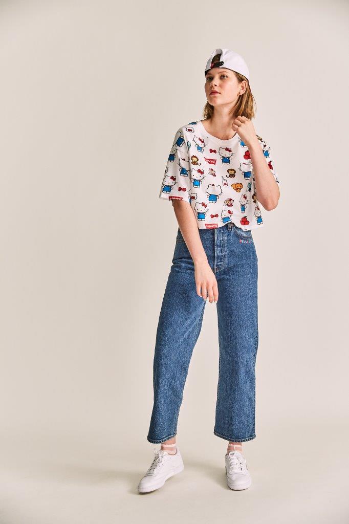 15659337438632_19_H2_HELLO_KITTY_OVERSIZED_TEE_W_05_1343_RGB.jpg