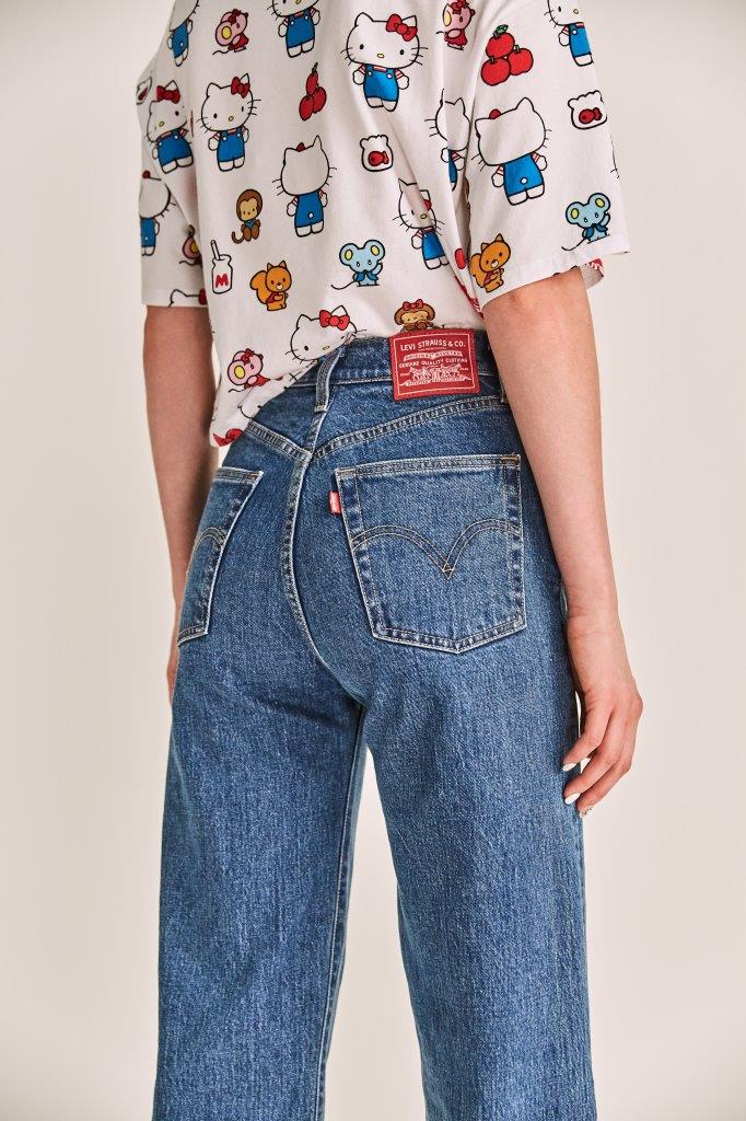 15659337501692_19_H2_HELLO_KITTY_OVERSIZED_TEE_W_05_1305_RGB.jpg